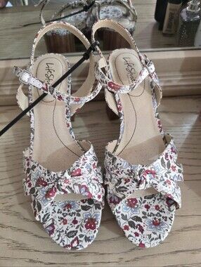 LifeStride Lucky Floral Strappy Dress Summer Sandal Red Cream Size 9.5 US *New*